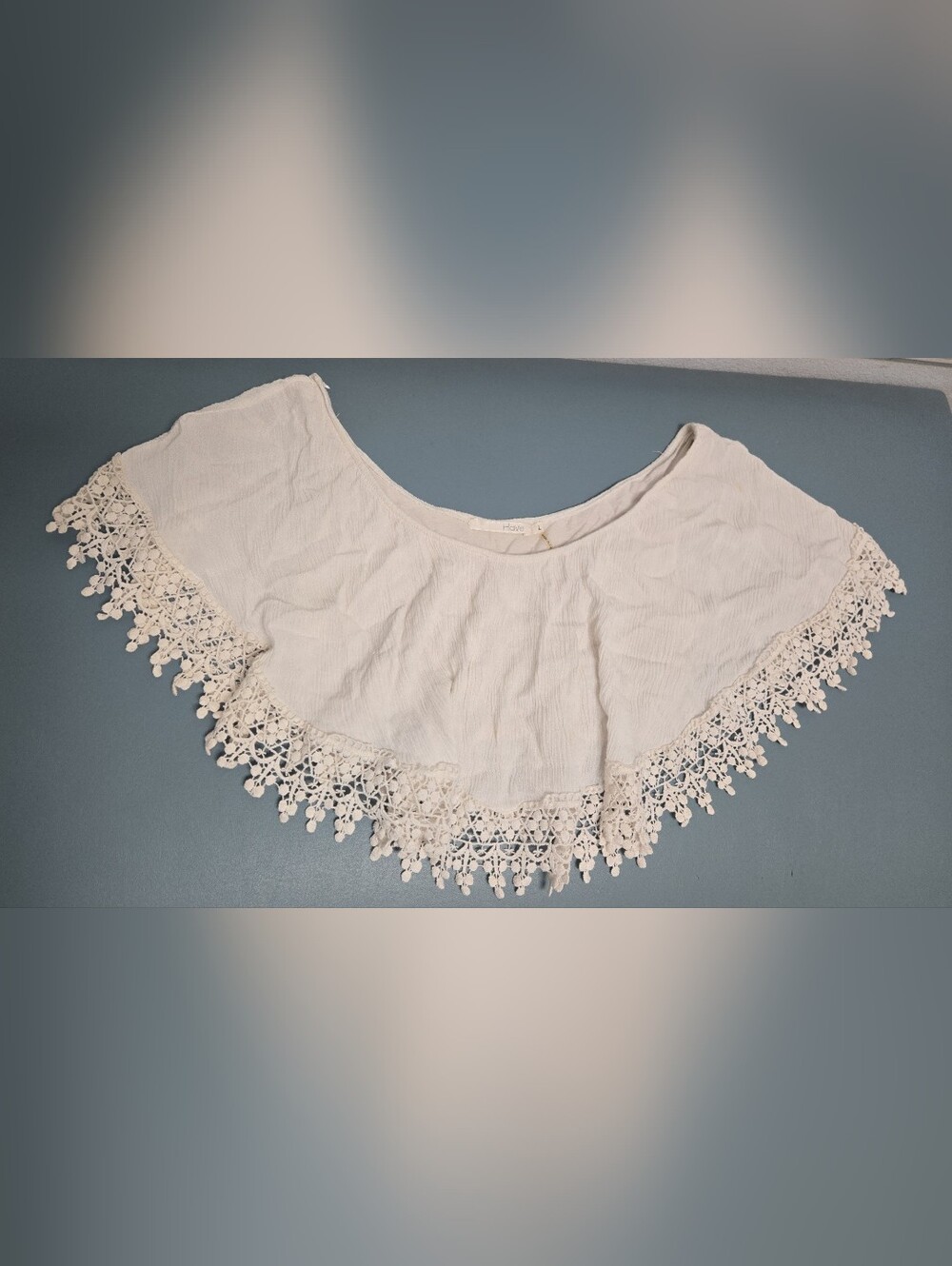 Forever 21 off the shoulder blouse lace design ends - Picture 3 of 4